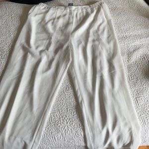 White flowy pants, elastic waist